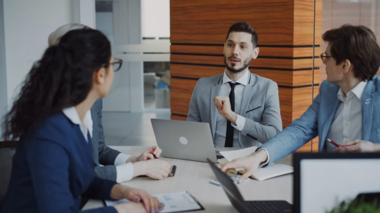 La pensée de groupe : comment un groupe intelligent prend des décisions stupides