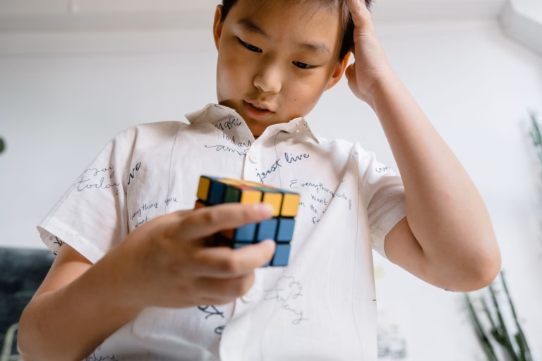 Comprendre la Pétition de principe : Causes, Conséquences et Solutions pour Éviter cette Erreur Logique