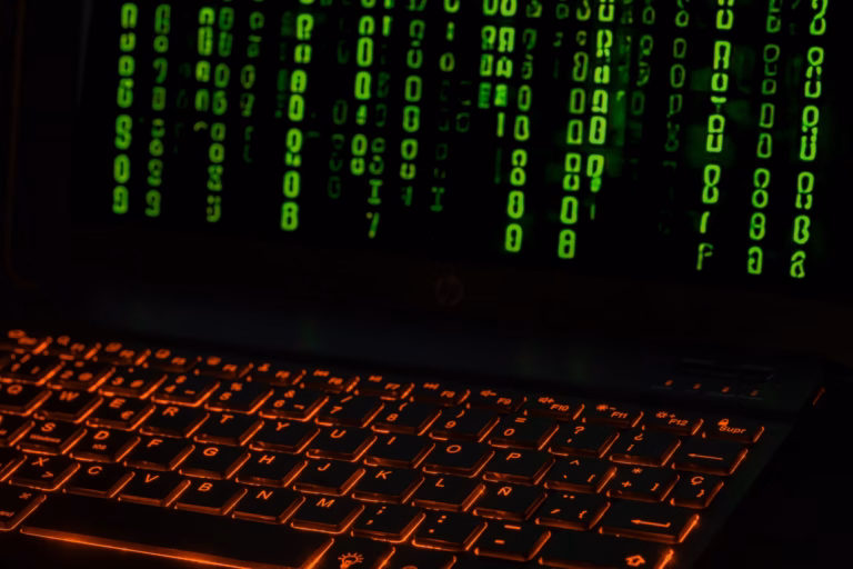 Alerte maximale sur la cybersécurité : 100 entreprises piratées par un seul hacker grâce à des agents d'IA autonomes