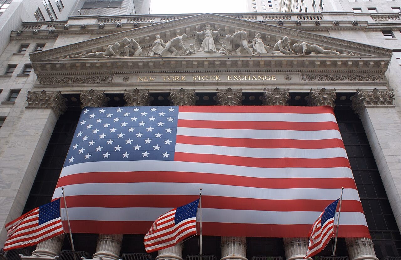 La façade de la Bourse de New York à Wall Street